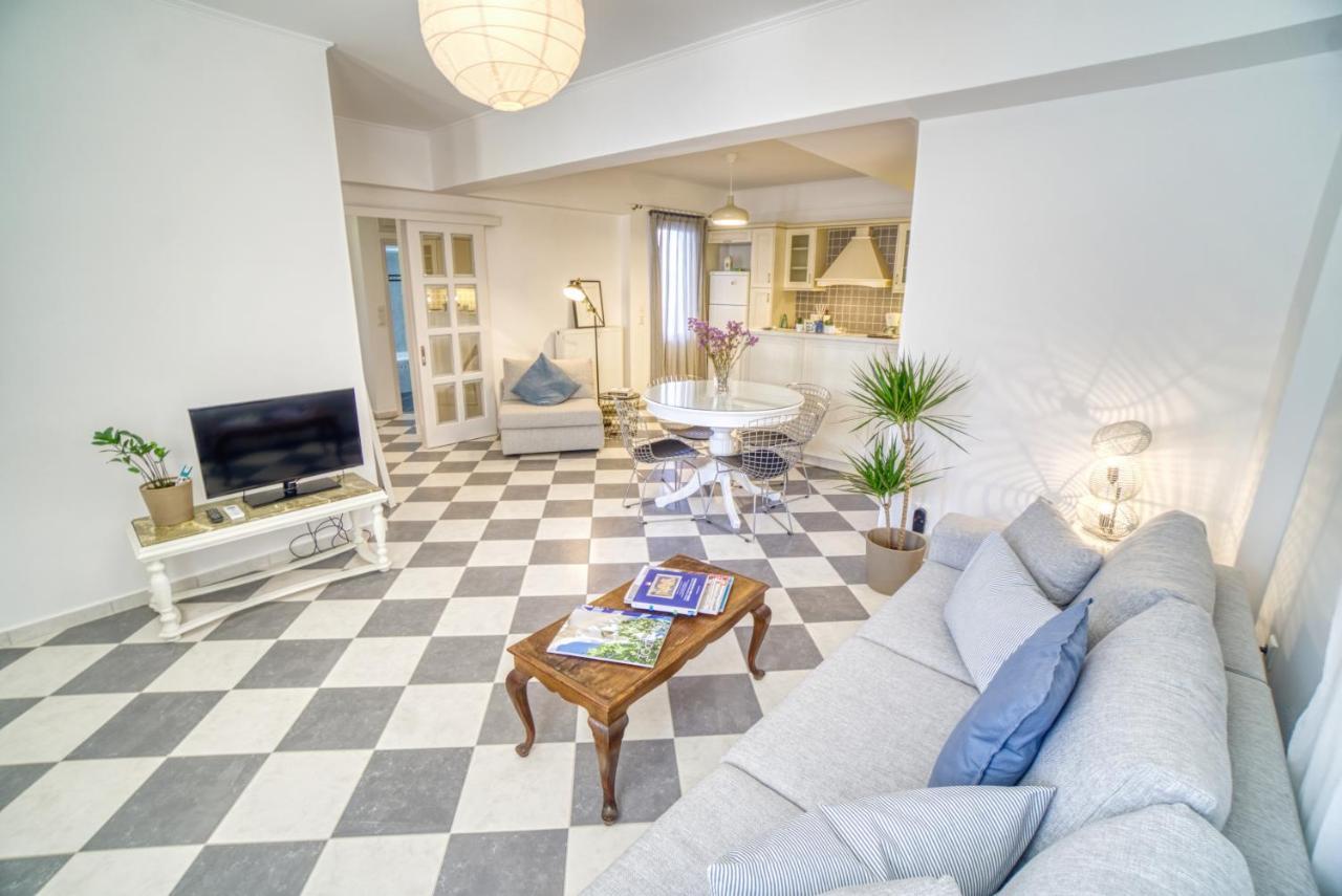 Stylish, Cozy 2-Bdr Flat In Andros Town By Explore Andros Dış mekan fotoğraf