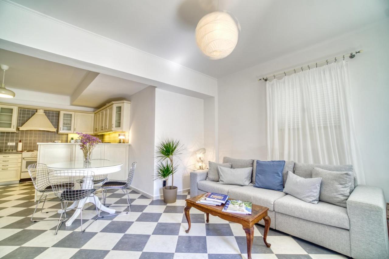 Stylish, Cozy 2-Bdr Flat In Andros Town By Explore Andros Dış mekan fotoğraf