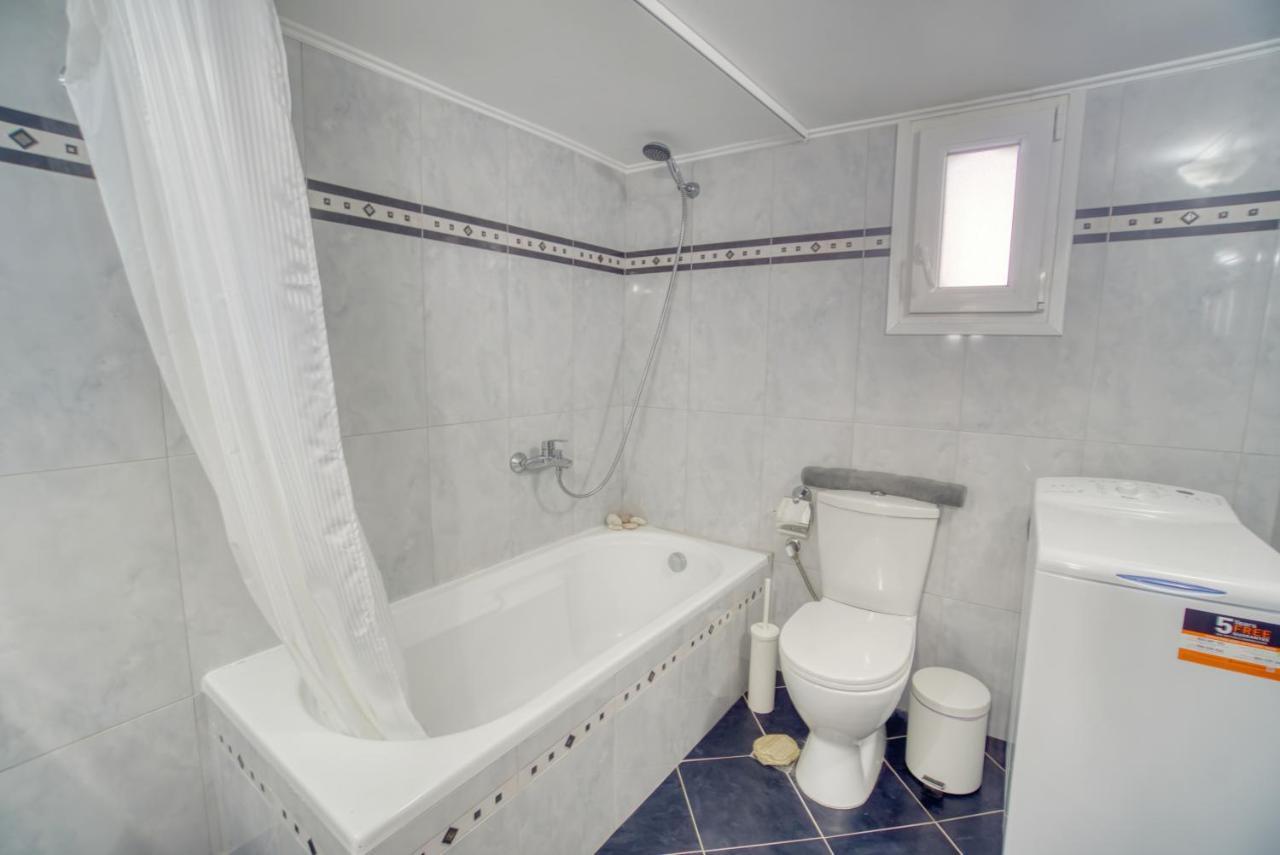 Stylish, Cozy 2-Bdr Flat In Andros Town By Explore Andros Dış mekan fotoğraf