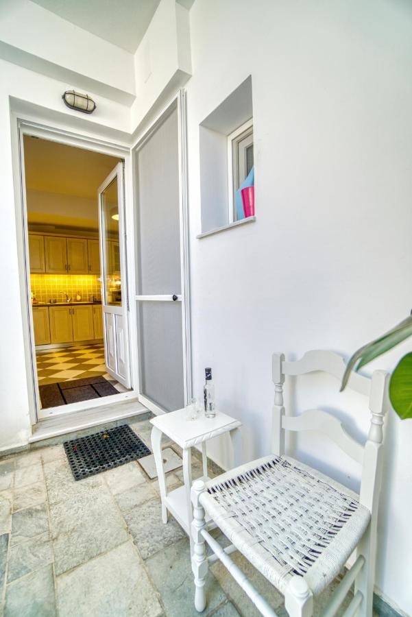 Stylish, Cozy 2-Bdr Flat In Andros Town By Explore Andros Dış mekan fotoğraf