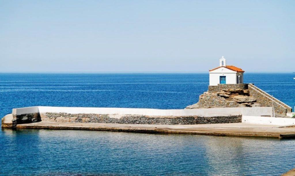 Stylish, Cozy 2-Bdr Flat In Andros Town By Explore Andros Dış mekan fotoğraf