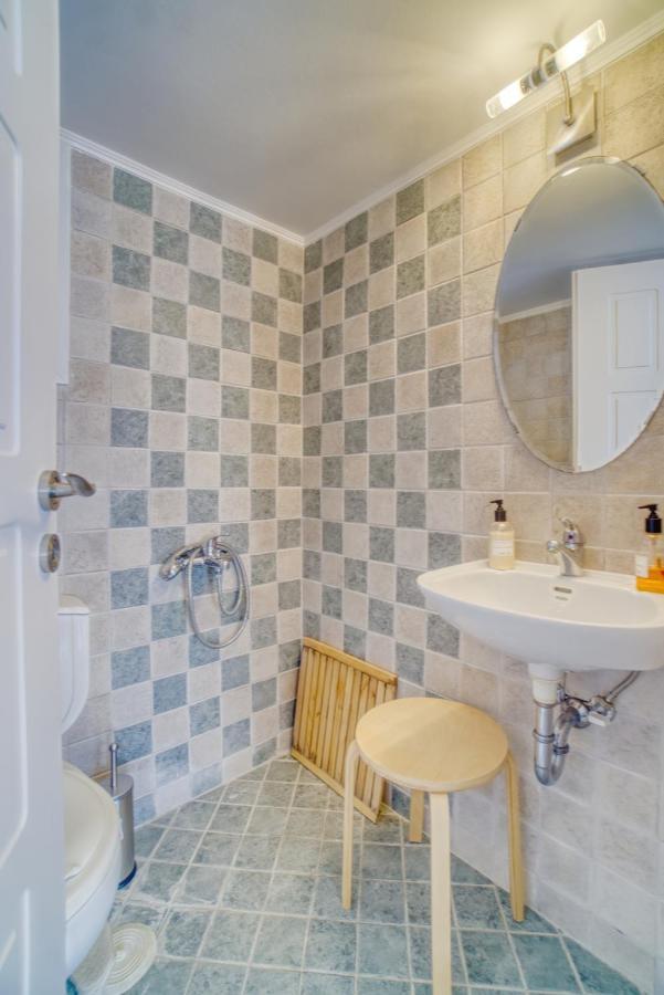 Stylish, Cozy 2-Bdr Flat In Andros Town By Explore Andros Dış mekan fotoğraf