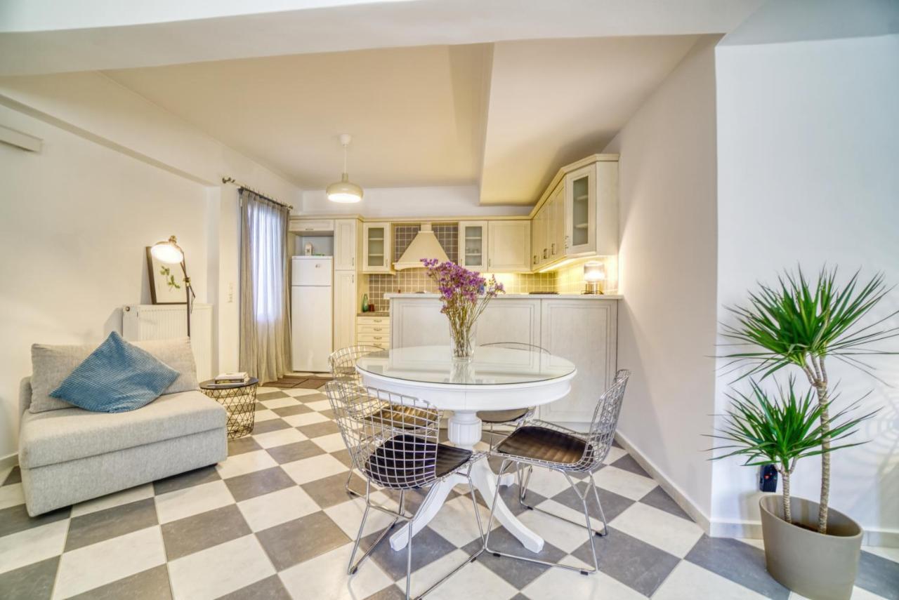 Stylish, Cozy 2-Bdr Flat In Andros Town By Explore Andros Dış mekan fotoğraf